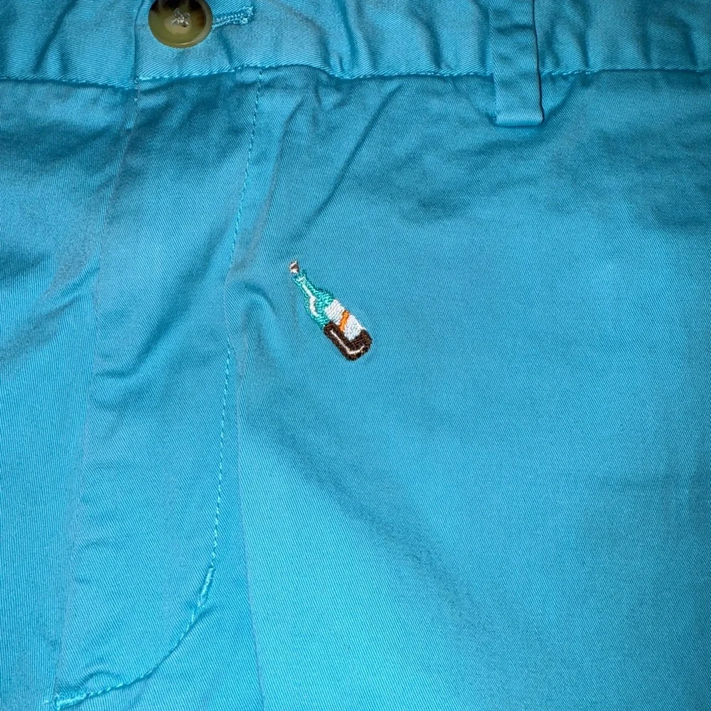 Vineyard Vines Men’s shorts size 34. Like new. Hawaiian themed embroidery - Picture 4 of 6